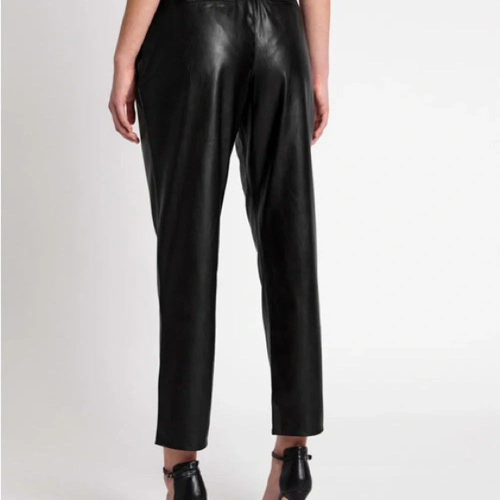 Paige Melila Vegan Leather Pant in Black- Size 8 - Picture 3 of 9